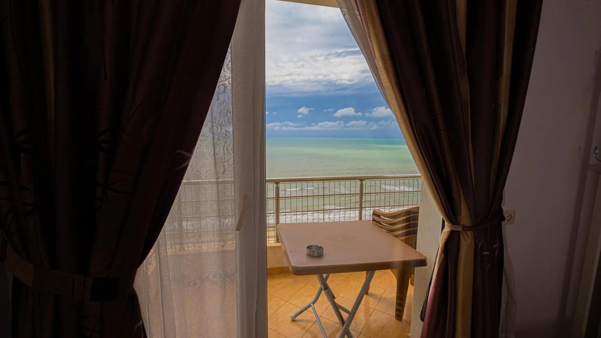 Sun Shine Hotel Shkallnur