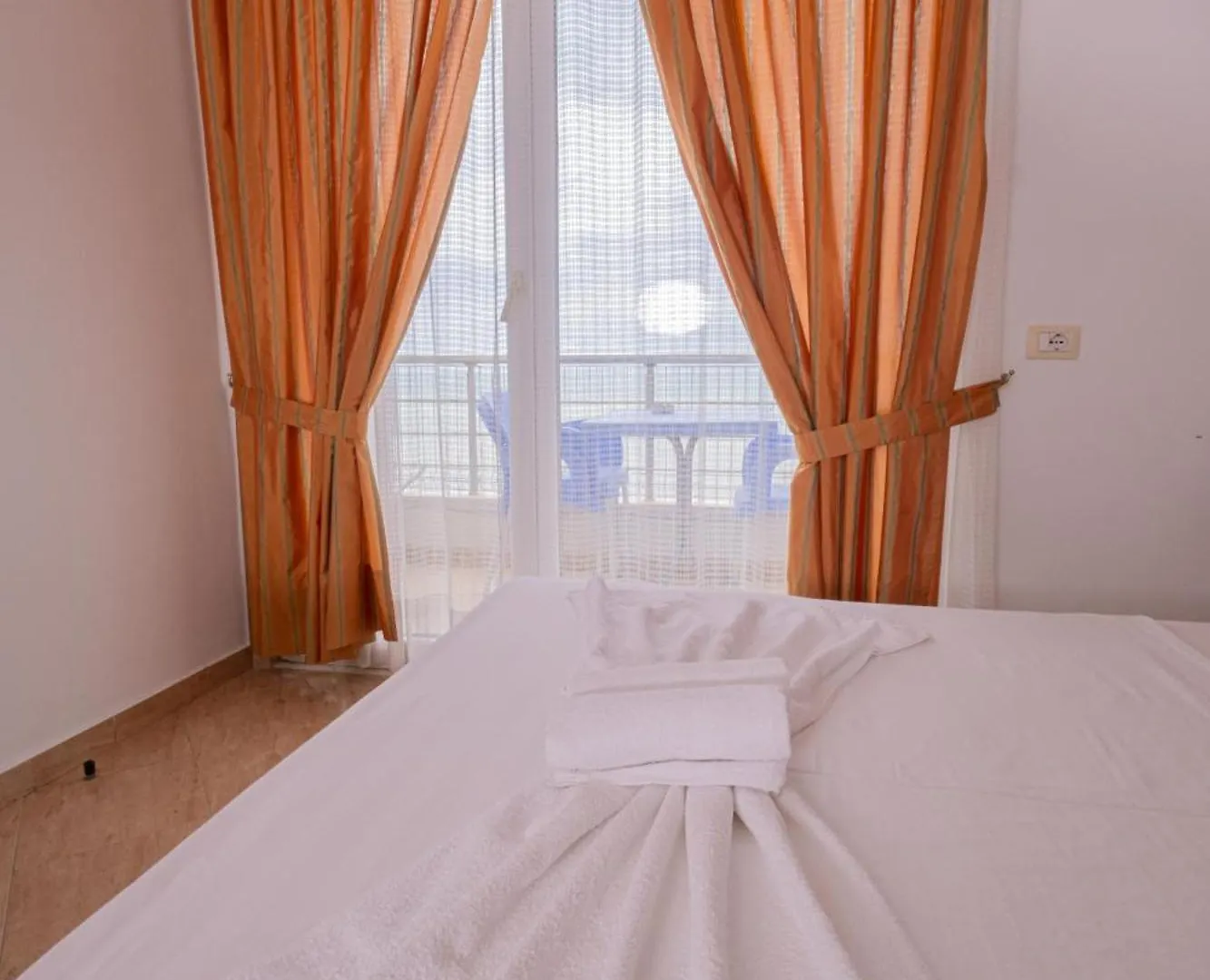 Sun Shine Hotel Shkallnur 0*,  Albania